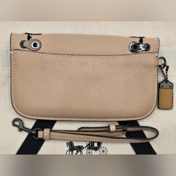 Coach 1941 Tan Snakeskin Link Details Clutch Wristlet EUC - Picture 11 of 11